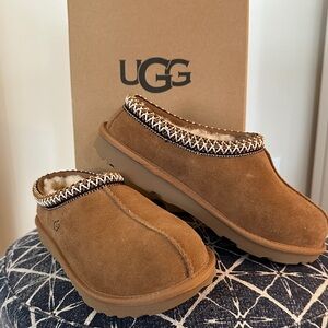 New in Box UGG Kids Tasman size 4